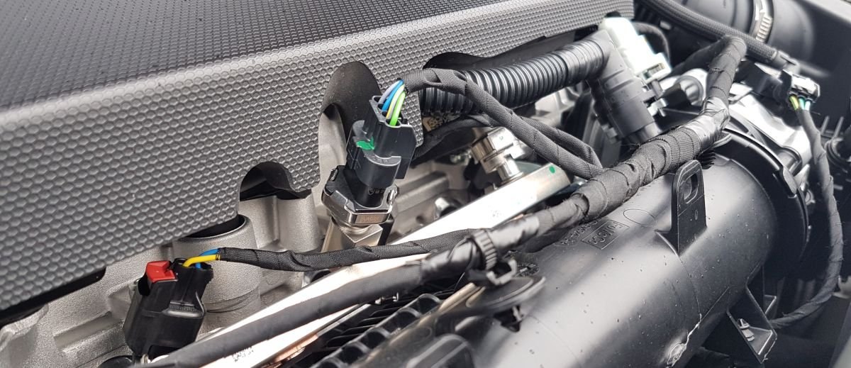 repairing car spark plugs
