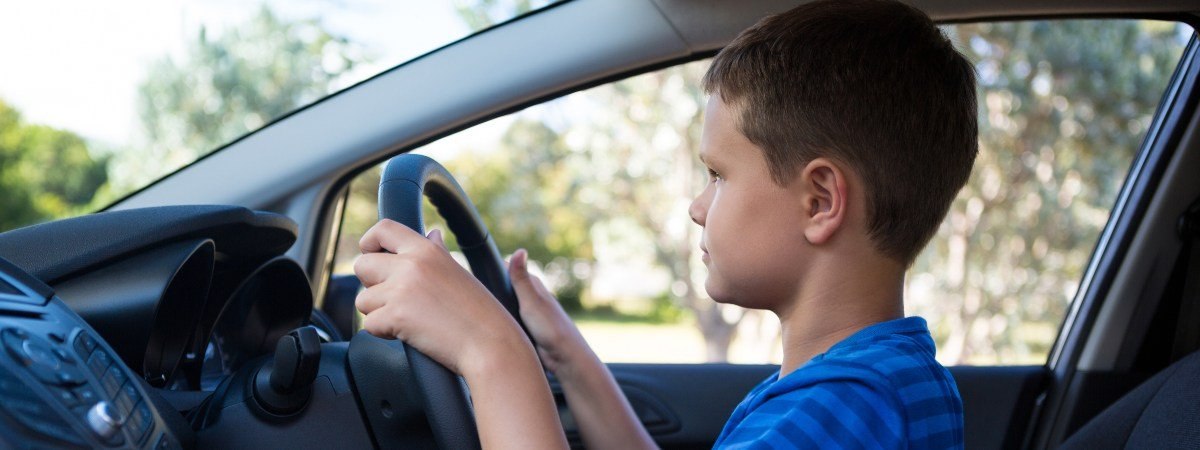 dangers of leaving your kids alone in car
