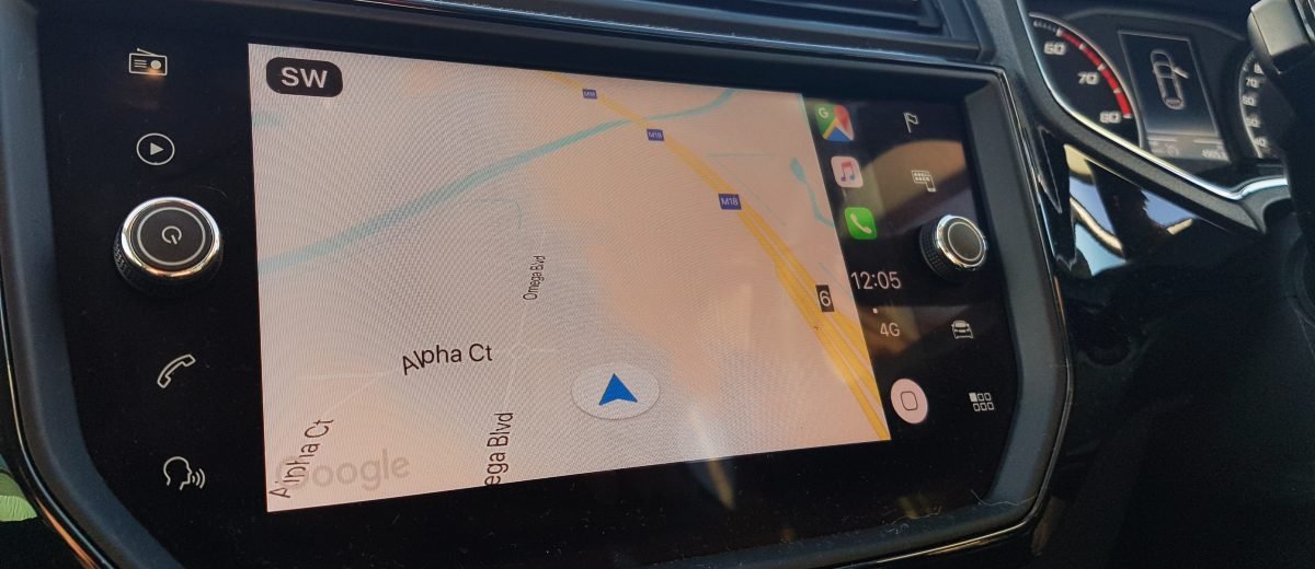 Apple CarPlay navigation
