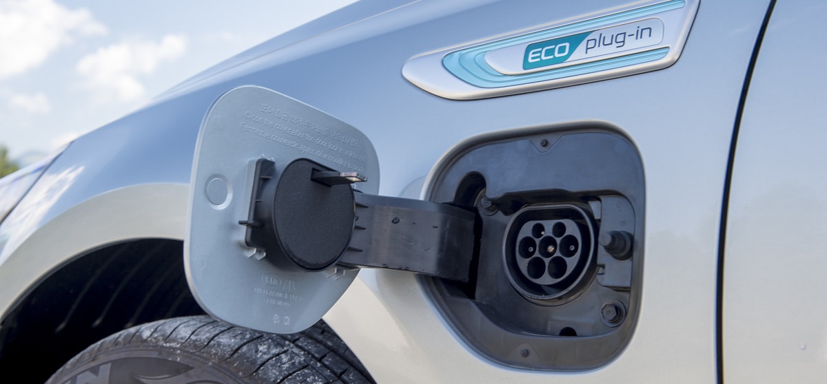 Hybrids & Plugin Hybrid Cars (all you need to know)