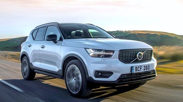 Volvo-XC40-white