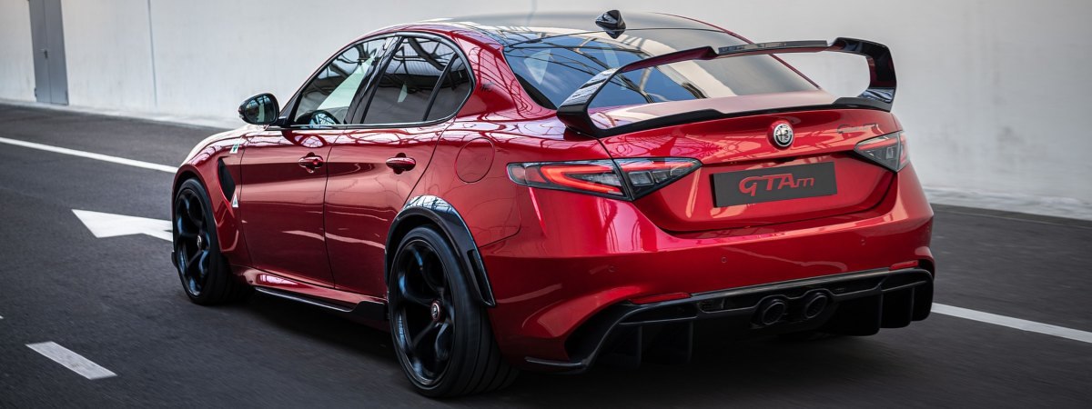 Alfa Romeo Giulia GTA rear view