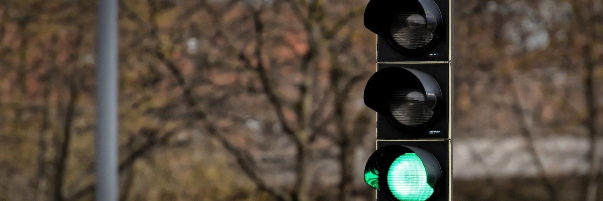 history of traffic lights showing a green