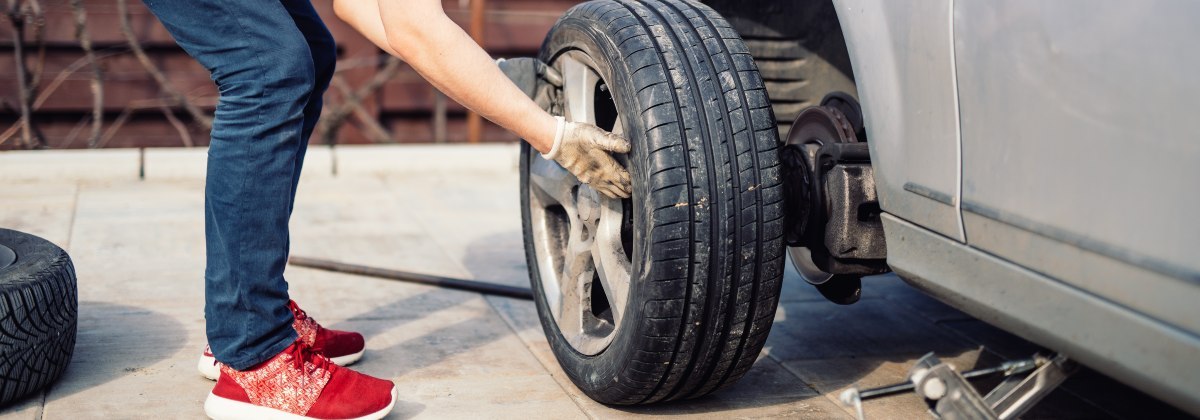 Man changing tyres