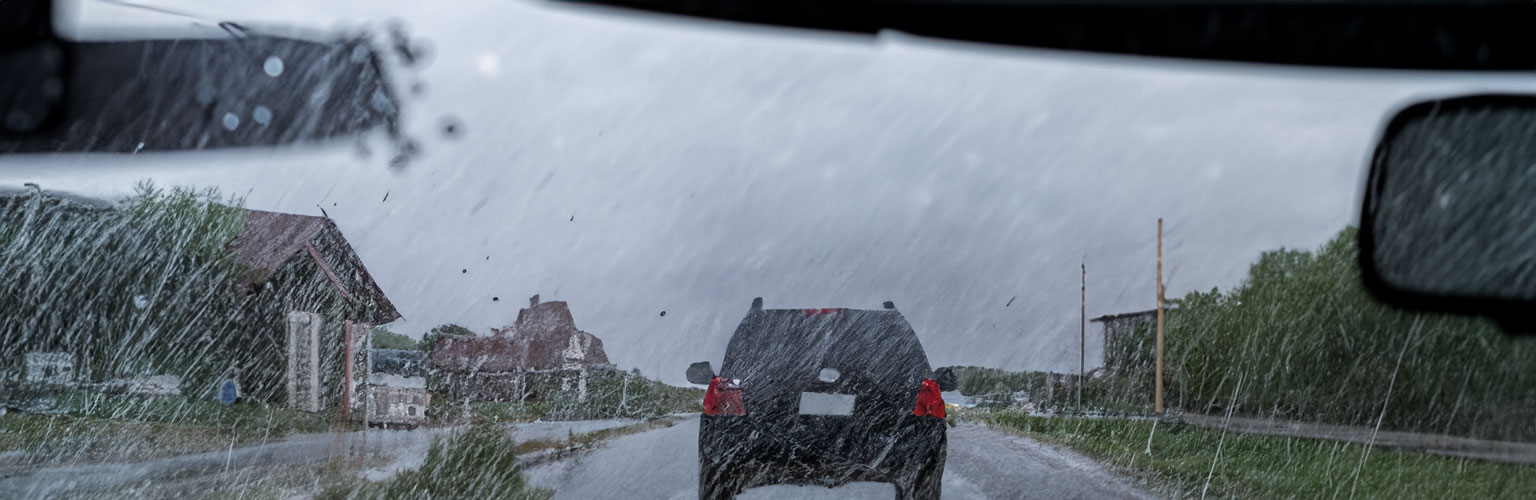 is it safe to drive in a thunderstorm?