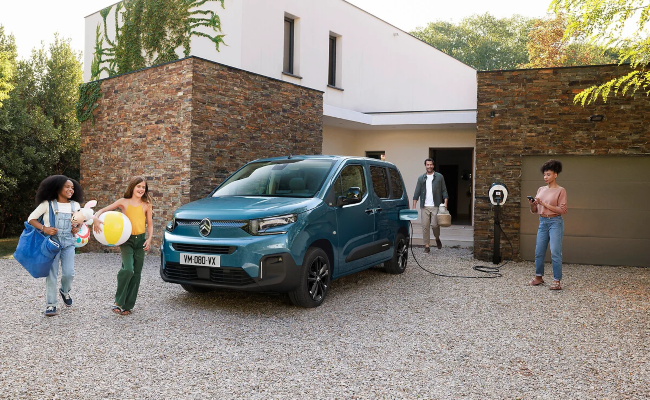 A family getting ready to get into their Citroen e-Berlingo with beach gear. 