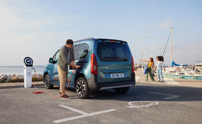 Family charging up their new Citroen e-Berlingo