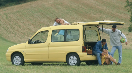 First generation Citroen Berlingo with friends having fun